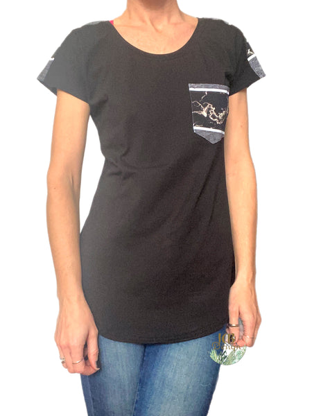 Chandail noir manches courtes avec poche - CHOIX DE MOTIFS